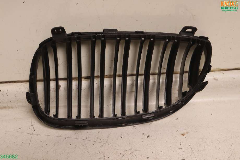 Grill høyre til BMW 5-Serie 2003-2010 (E60/E61) (E60/E61) (BMW|51 13 7 065 702|)