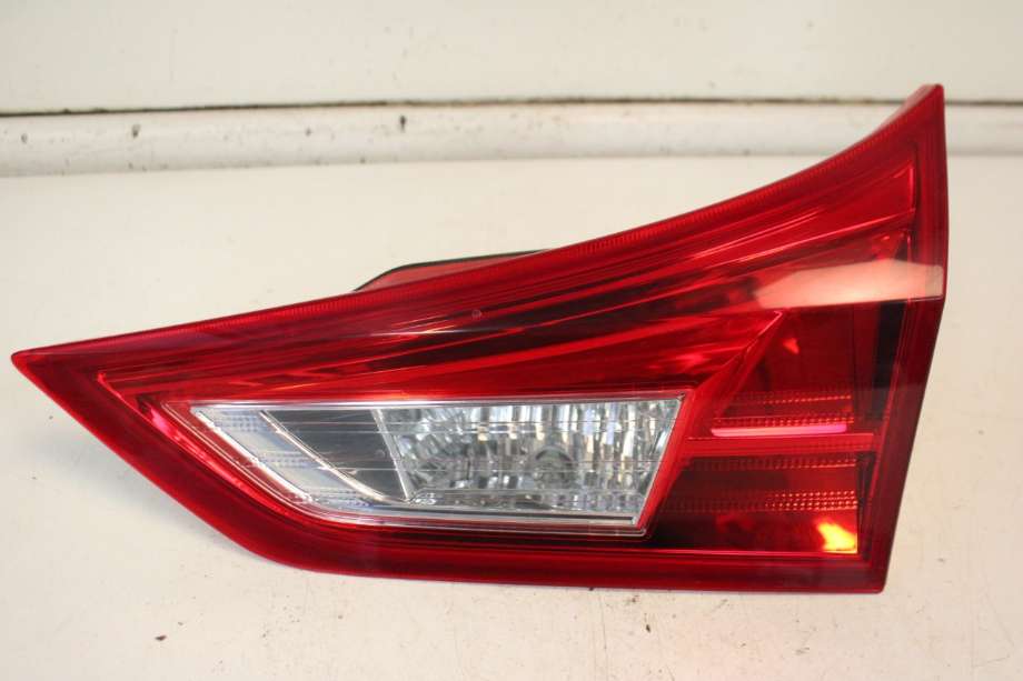 Baklykt høyre indre til Toyota Auris 2013-2015 (Type II, Fase 1)  (TOYOTA|8158102500|)