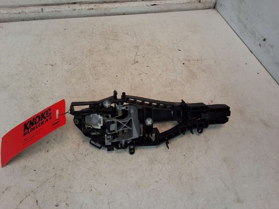 Dørhåndtak utv venstre bak til BMW 3-Serie 2012-2018 (F30/F31/F34) (F30/F31/F34) (BMW|51 21 7 207 561|51 21 7 242 567|)