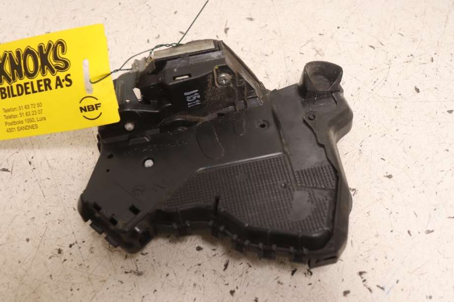 Låsekasse høyre til Toyota Avensis 2009-2015 (Type III, Fase 1)  (TOYOTA|6903005130|)