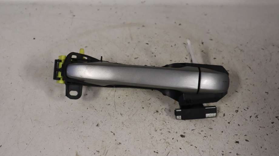 Dørhåndtak utv høyre bak til Toyota Avensis 2009-2015 (Type III, Fase 1)  (TOYOTA|6921105918|6920305042|)