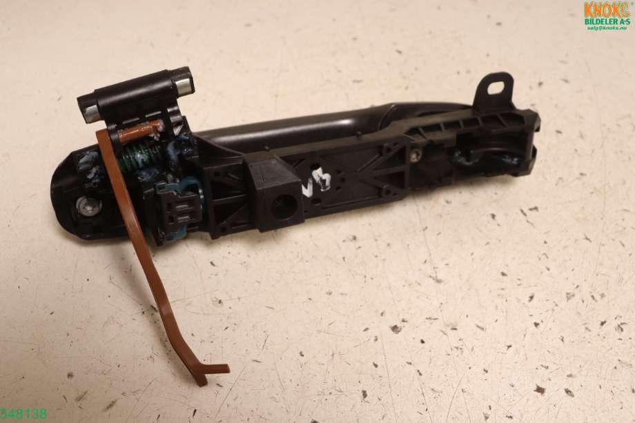 Dørhåndtak utv venstre bak til Toyota RAV4 2013-2015 (Type IV, Fase 1)  (TOYOTA|6921142040B1|6920442070|)