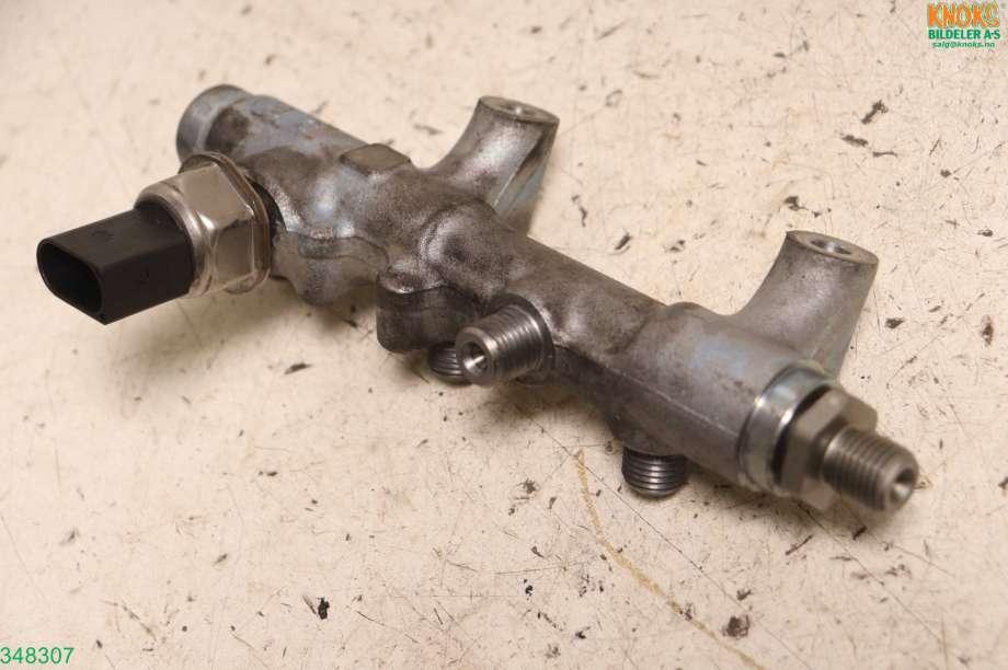 Dyseskinne (fuelrail) til Porsche Cayenne 2010-2017 (92A) (92A) (PORSCHE|958 110 115 30|)