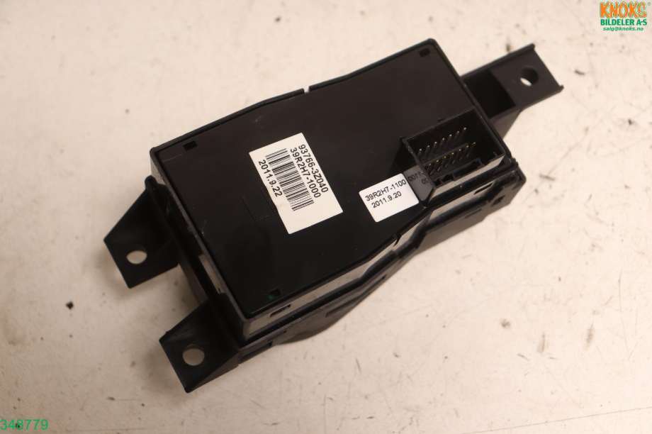 Bryter elektrisk håndbrekk/parkbrems til Hyundai i40 2012-2017  (HYUNDAI|93766 3Z0404X|)