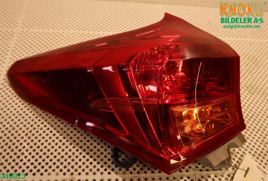 Baklykt venstre til Toyota Auris 2013-2015 (Type II, Fase 1) (TOYOTA|8156102700|)