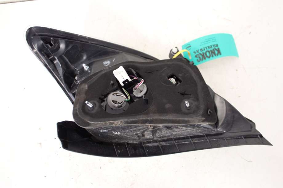 Baklykt venstre til Toyota Yaris 2012-2014 (Type III, Fase 1) (TOYOTA|815610D390|)