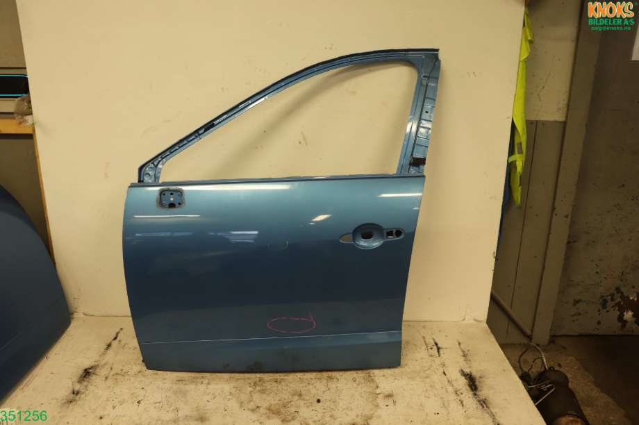 Dør venstre foran til Renault Scenic 2009-2016 (Type III)  (RENAULT|801014845R|)