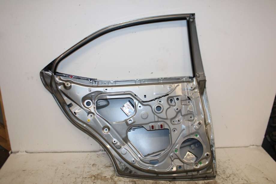 Dør venstre bak til Lexus IS 2013-2020 (Type III) (XE30) (XE30) (LEXUS|6700453070|)