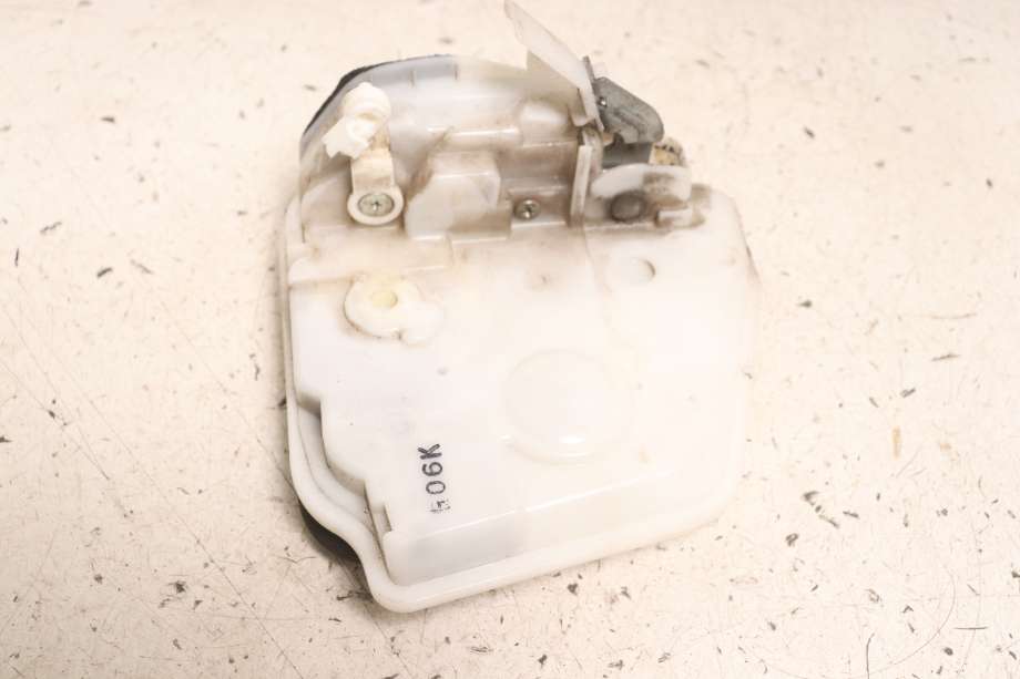 Låsekasse venstre foran til Mazda 2 2007-2010 (Type II, Fase 1)  (MAZDA|DF7359310C|)