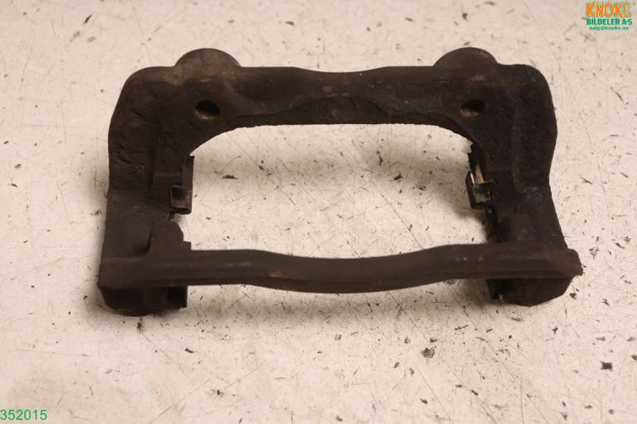 Bremsecaliper brakett til Mercedes C-Klasse 2007-2011 (Fase 1) (W204) (W204) (MERCEDES|A 204 421 09 94|)