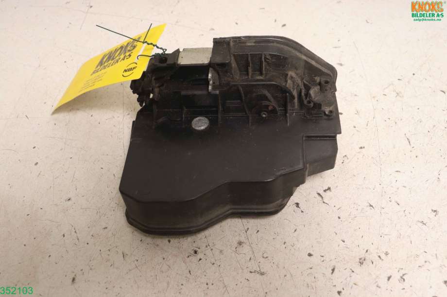 Låsekasse høyre foran til BMW 5-Serie 2003-2010 (E60/E61) (E60/E61) (BMW|51 21 7 202 146|)