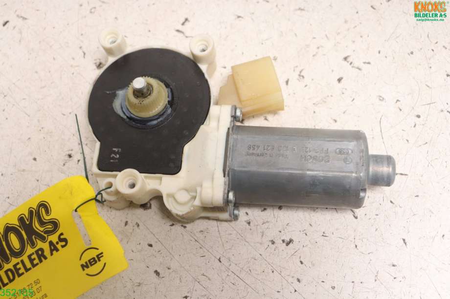 Ruteheis høyre foran til BMW 5-Serie 2003-2010 (E60/E61) (E60/E61) (BMW|67 62 6 981 142|)