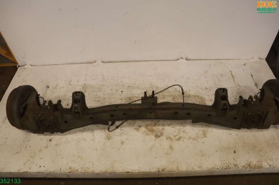 Bakaksel til Nissan NV200 2010-2019 (NISSAN|43010BJ00B|)