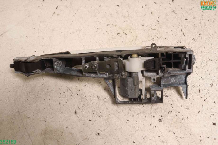 Dørhåndtak utv venstre til Peugeot 3008 2009-2016 (Type I)  (PEUGEOT|9101 KH|9109 A7|)