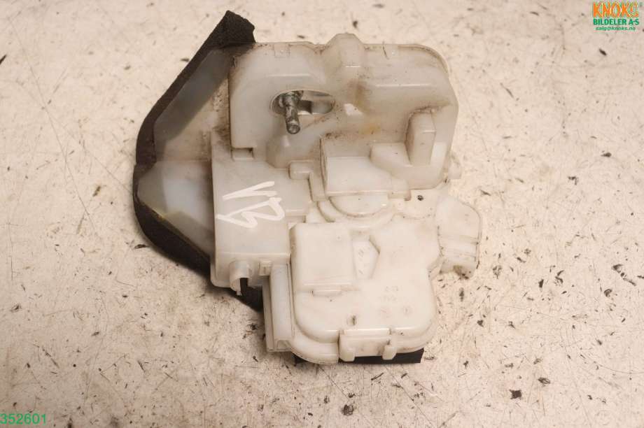 Låsekasse venstre til Subaru Outback 2009-2014 (Type IV) (SUBARU|61035AJ030|)