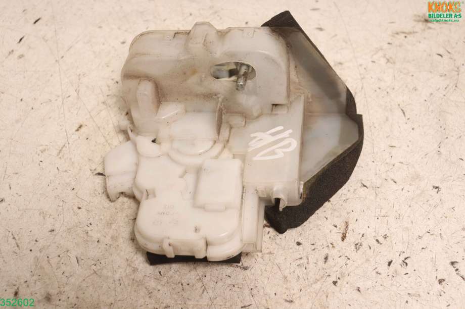 Låsekasse høyre til Subaru Outback 2009-2014 (Type IV)  (SUBARU|61035AJ020|)