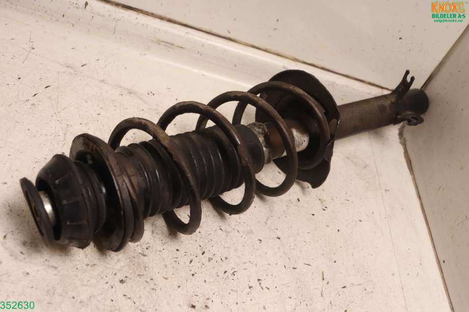 Fjærbein venstre foran til Toyota Aygo 2005-2014 (Type I)  (TOYOTA|485200H030|481310H010|)