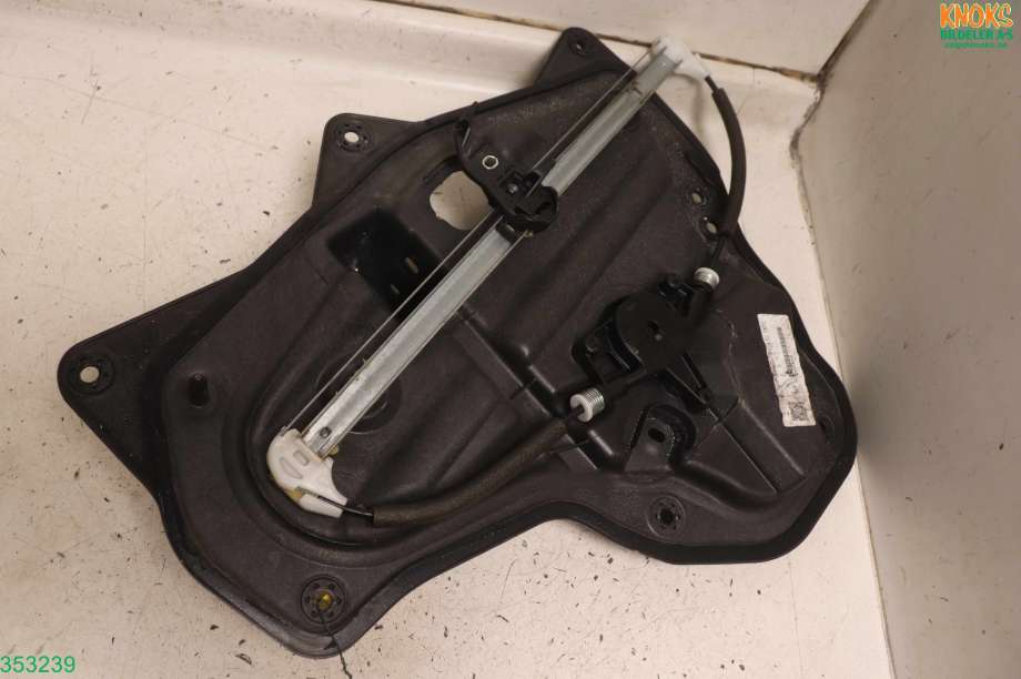 Ruteheis til Mazda 3 2013-2016 (Type III, Fase 1)  (MAZDA|BHN972590|)
