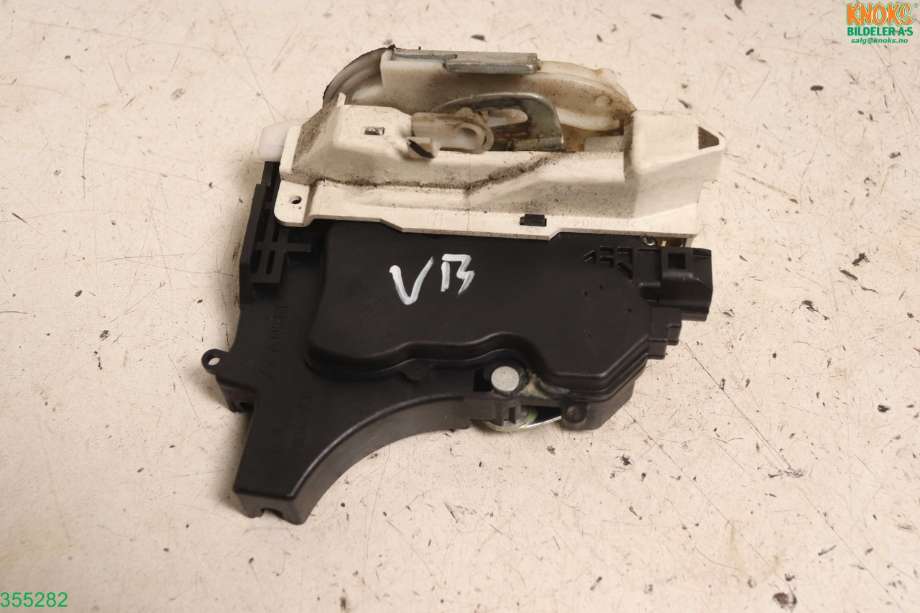Låsekasse venstre til Mitsubishi Outlander 2007-2010 (Type II, Fase 1)  (MITSUBISHI|MN145875|)