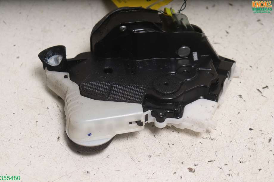 Låsekasse venstre foran til Toyota Yaris 2012-2014 (Type III, Fase 1)  (TOYOTA|690400D140|)