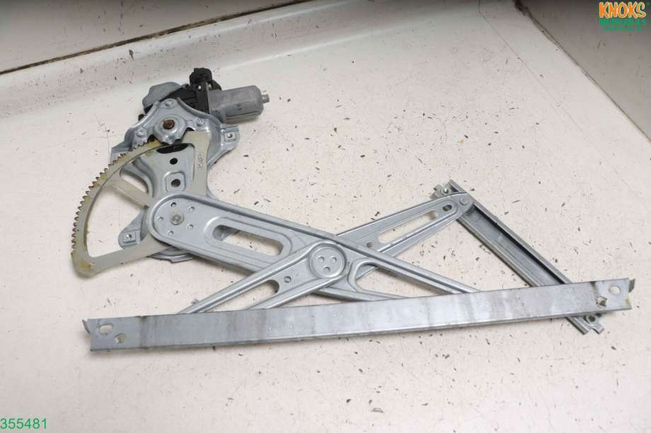 Ruteheis venstre foran til Toyota Yaris 2012-2014 (Type III, Fase 1)  (TOYOTA|698200D310|)