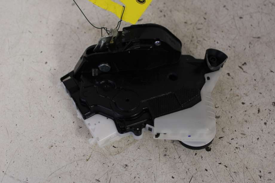 Låsekasse høyre foran til Toyota Yaris 2012-2014 (Type III, Fase 1)  (TOYOTA|690300D320|)