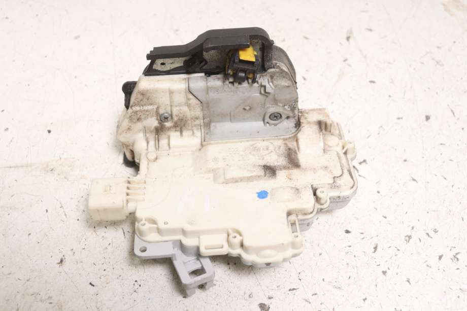 Låsekasse høyre foran til Audi A4 2004-2008 (Type III) (B7) (B7) (AUDI|8E1 837 016 AA|)