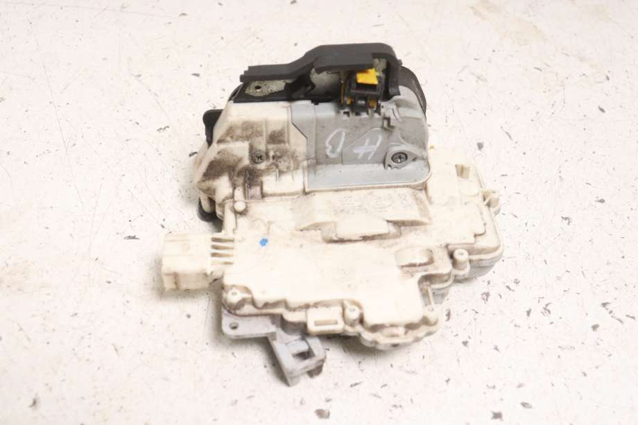Låsekasse høyre bak til Audi A4 2004-2008 (Type III) (B7) (B7) (AUDI|8E0 839 015 AA|)
