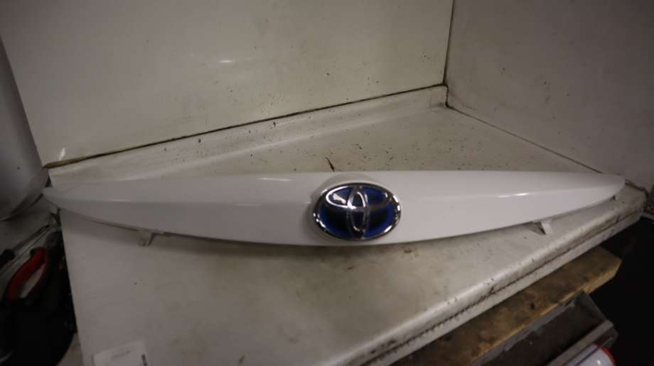Bakluke/bakdør håndtak til Toyota Auris 2013-2015 (Type II, Fase 1)  (TOYOTA|7681102941|)