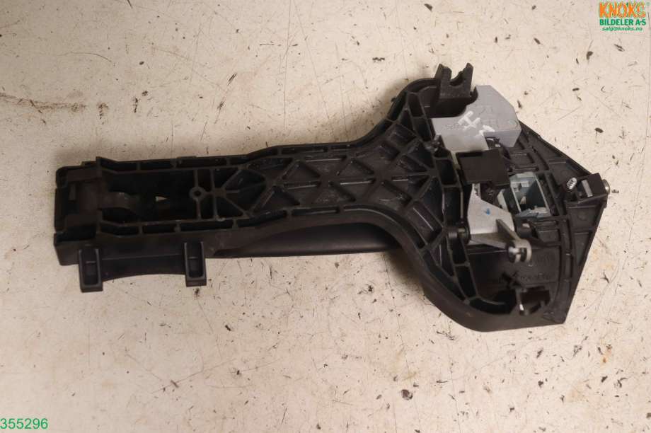 Dørhåndtak utv høyre til Mercedes Sprinter 2013-2018 (Fase 2) (906) (906) (MERCEDES|A 906 760 00 70|A 906 760 10 34|)