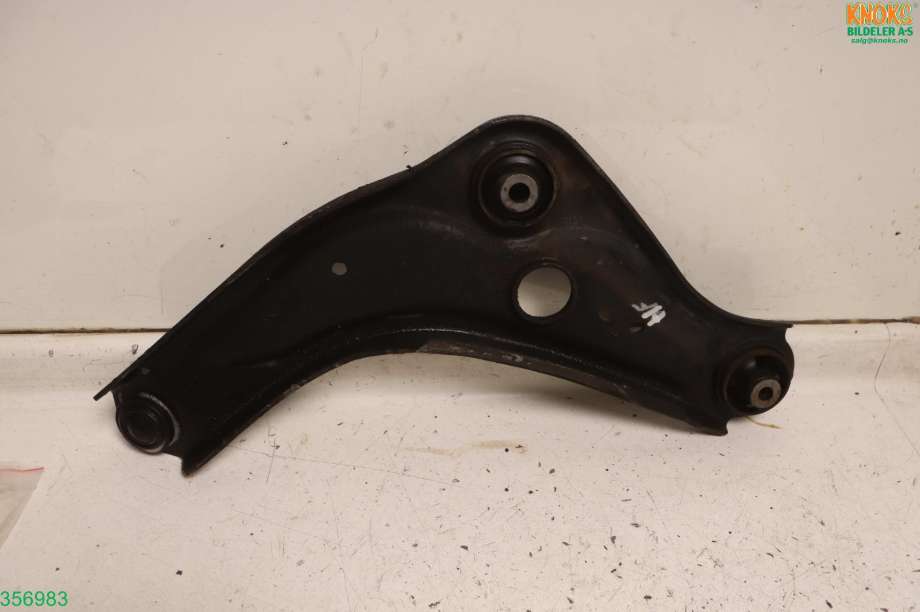 Bærebru høyre foran nedre til Nissan Qashqai 2014-2021 (Type II)  (NISSAN|545004EA0B|)