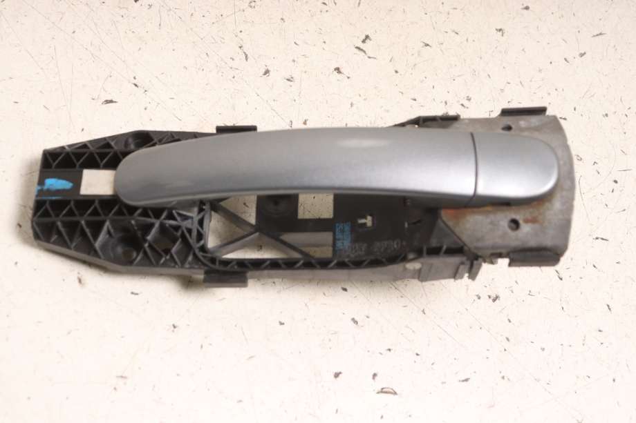 Dørhåndtak utv venstre foran til VW Tiguan 2007-2011 (Type I, Fase 1)  (VOLKSWAGEN|5N0 837 205 M|5N0 837 885 H|)