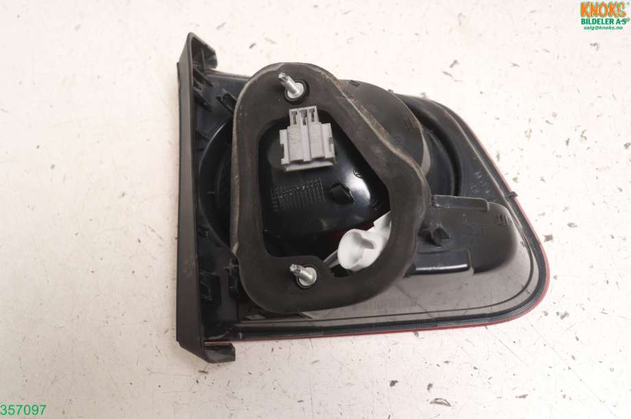 Baklykt høyre indre til VW Tiguan 2007-2011 (Type I, Fase 1)  (VOLKSWAGEN|5N0 945 108 C|)