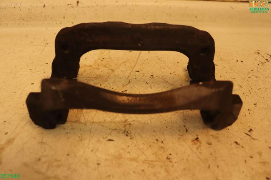 Bremsecaliper brakett til Mercedes B-Klasse, 2011-2018 (W246) (W246) (MERCEDES|A 000 421 59 06)