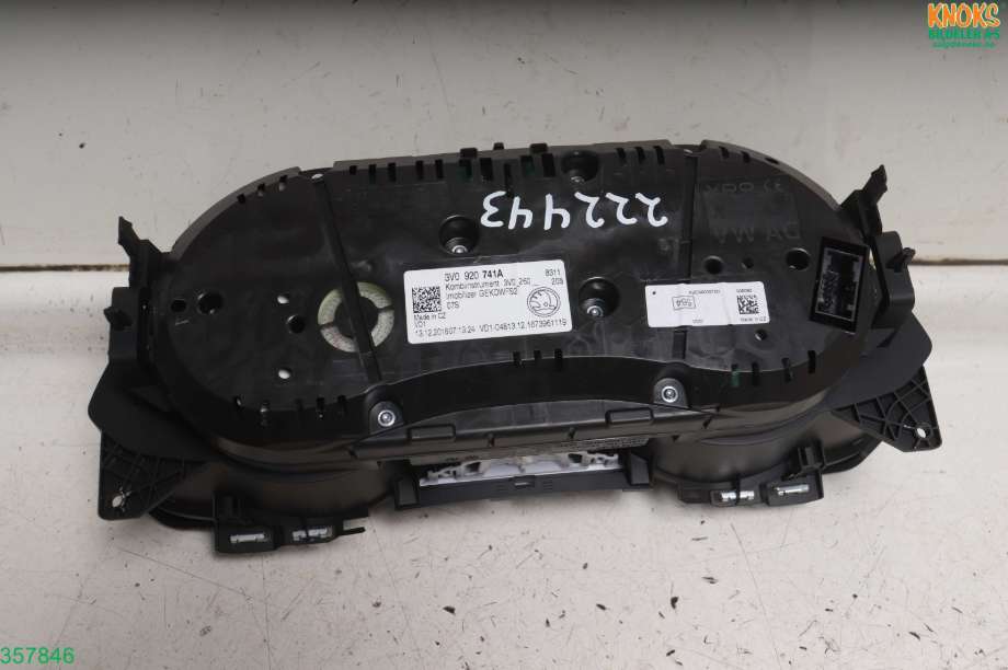 Instrumentpanel til Škoda Superb 2015-->> (Type III)  (SKODA|3V0 920 741 A|)