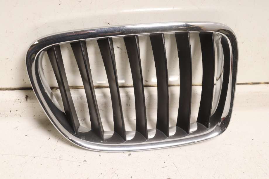 Grill høyre til BMW X1 2009-2015 (E84) (E84) (BMW|51 11 2 993 306|)