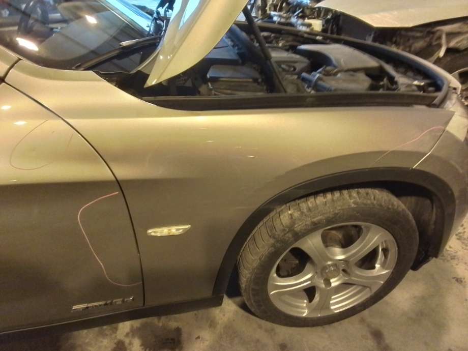 Skjerm høyre foran til BMW X1 2009-2015 (E84) (E84) (BMW|41 00 2 993 156|)