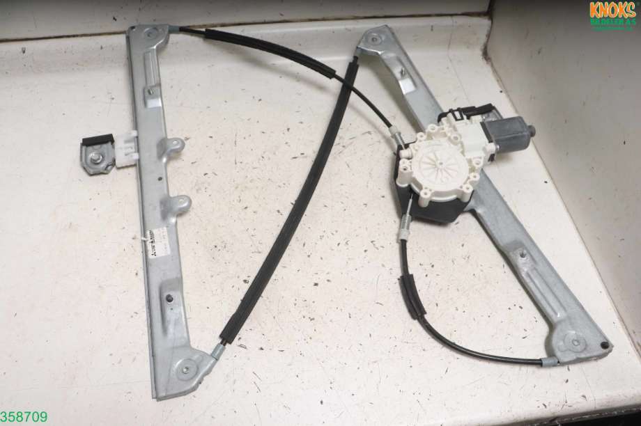 Ruteheis venstre til Mitsubishi Colt 2009-2013 (Type VII, Fase 2)  (MITSUBISHI|5713A133|)