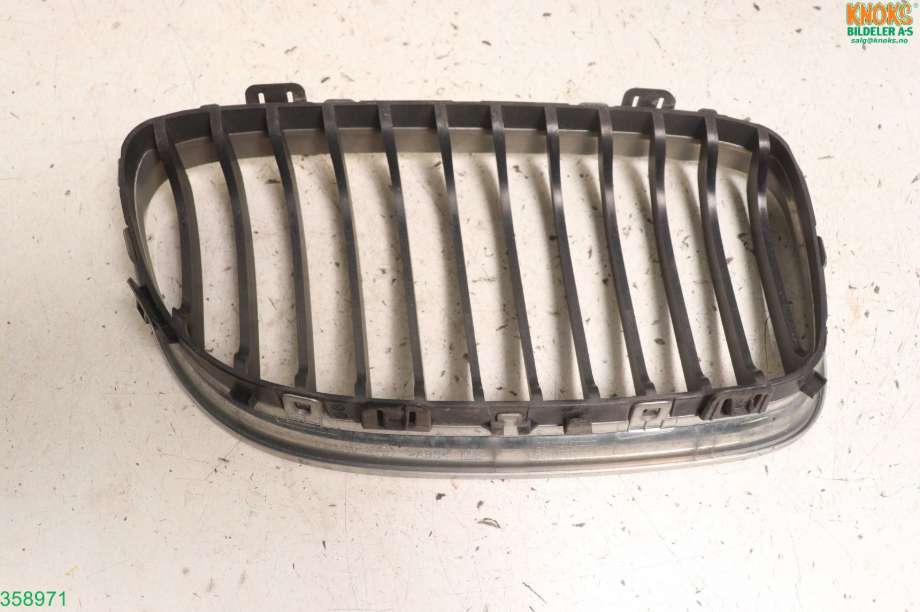 Grill venstre til BMW 3-Serie 2005-2011 (E90/E91/E92/E93) (E90/E91/E92/E93) (BMW|51 13 7 201 967|)