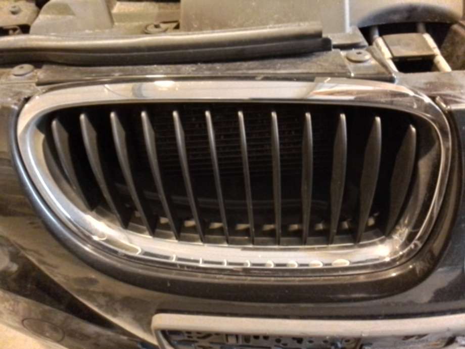 Grill høyre til BMW 3-Serie 2005-2011 (E90/E91/E92/E93) (E90/E91/E92/E93) (BMW|51 13 7 201 968|)