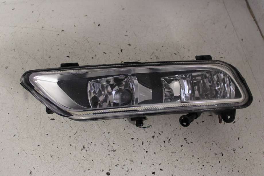 Tåkelykt venstre foran til VW Passat 2011-2015 (B7) (B7) (VOLKSWAGEN|3AA 941 661 F|)