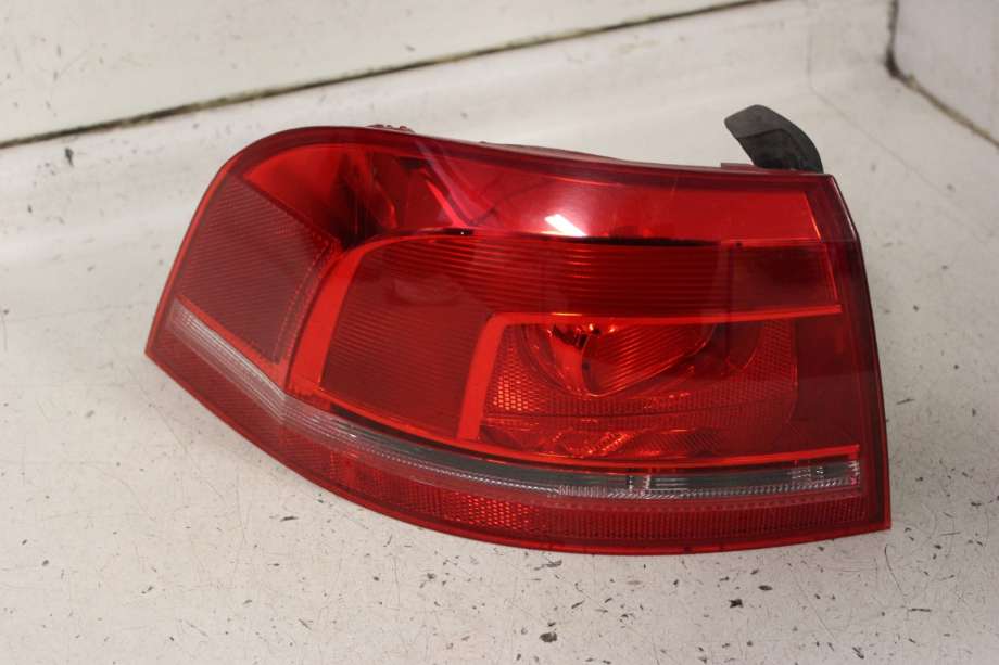 Baklykt venstre til VW Passat 2011-2015 (B7) (B7) (VOLKSWAGEN|3AF 945 095 E|)