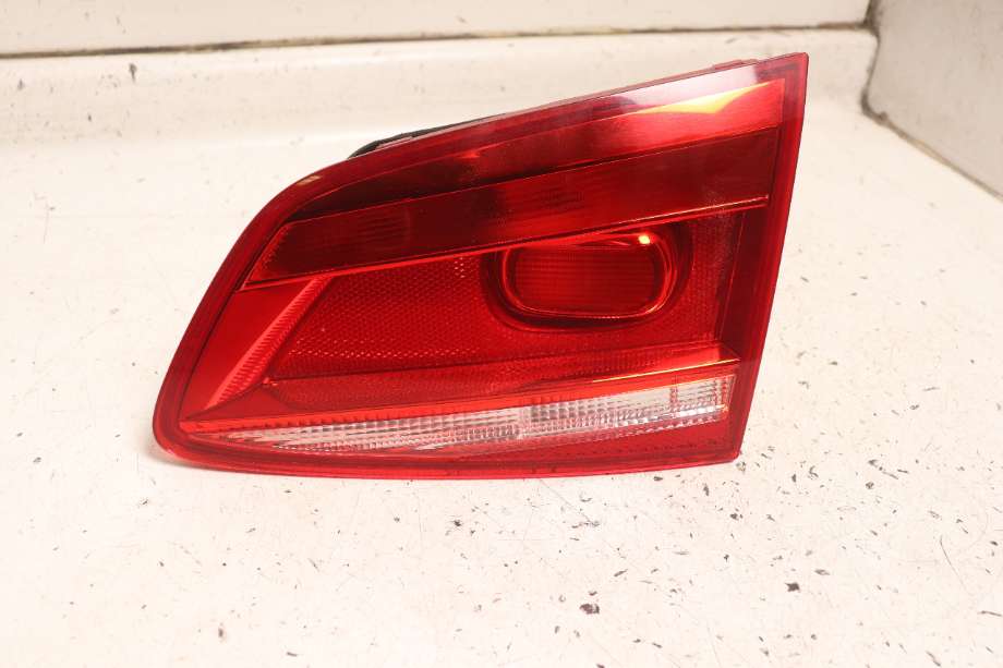 Baklykt høyre indre til VW Passat 2011-2015 (B7) (B7) (VOLKSWAGEN|3AF 945 094 Q|)