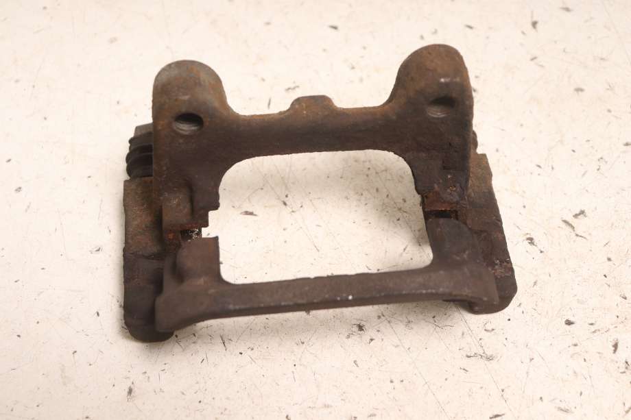 Bremsecaliper brakett til VW Caddy 2015-2020 (Type III, Fase 3) (VOLKSWAGEN|5Q0 615 425 A|)
