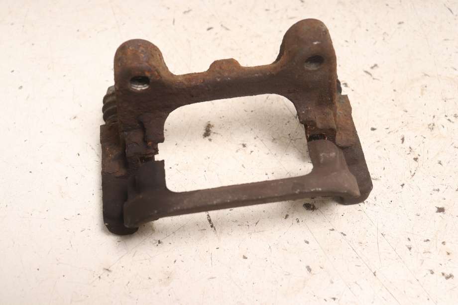 Bremsecaliper brakett til VW Caddy 2015-2020 (Type III, Fase 3)  (VOLKSWAGEN|5Q0 615 426 A|)