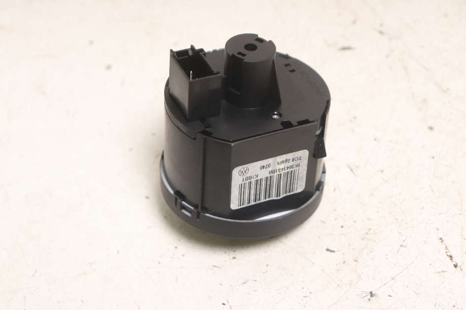 Bryter lys til VW Caddy 2015-2020 (Type III, Fase 3)  (VOLKSWAGEN|3C8 941 431 B|)