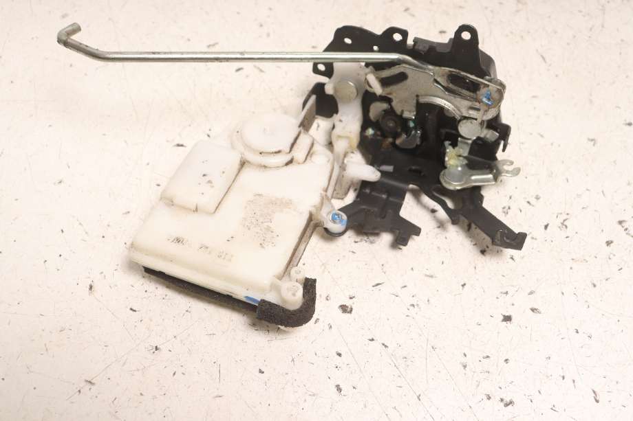 Låsekasse høyre til Mazda BT-50 2007-2013  (MAZDA|UR8058310A|)