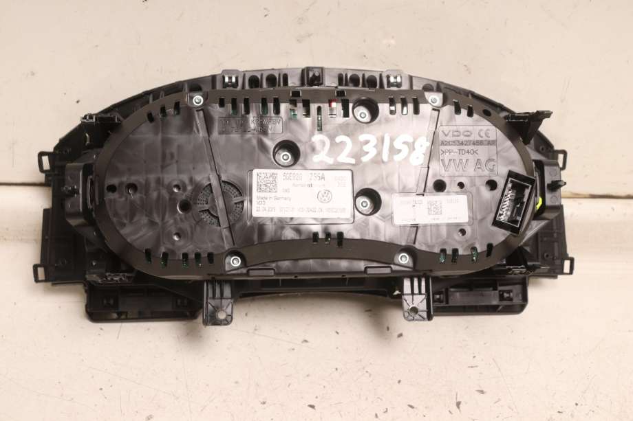 Instrumentpanel til VW e-Golf 2014-2017 (Fase 1)  (VOLKSWAGEN|5GE 920 755 A|)