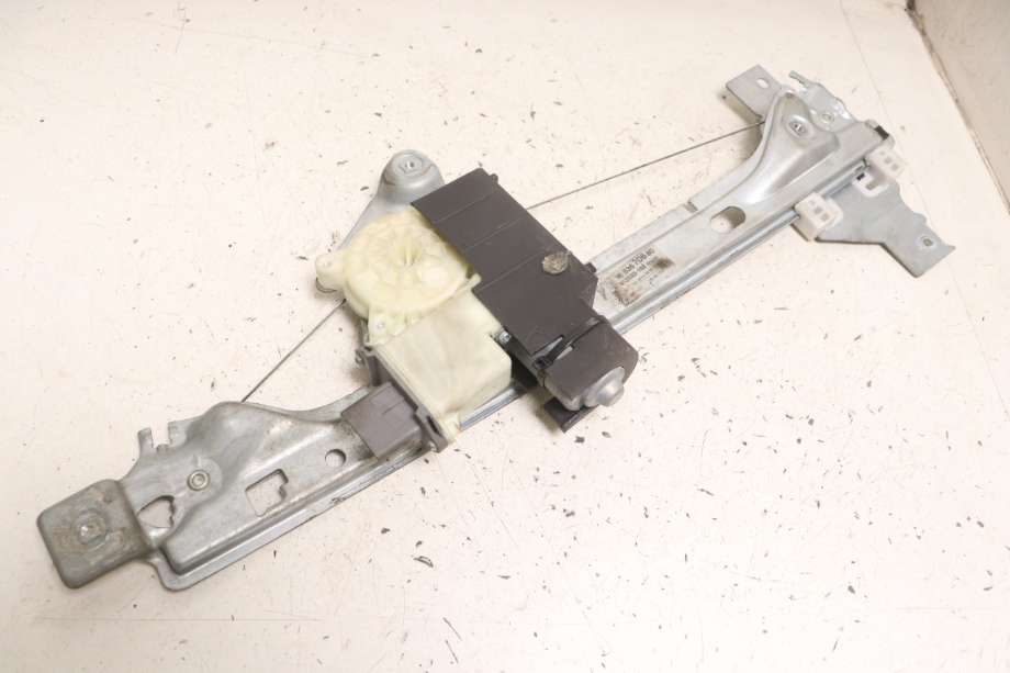 Ruteheis høyre til Peugeot 5008 2010-2017 (Type I)  (PEUGEOT|16 076 749 80|9224 G6|)