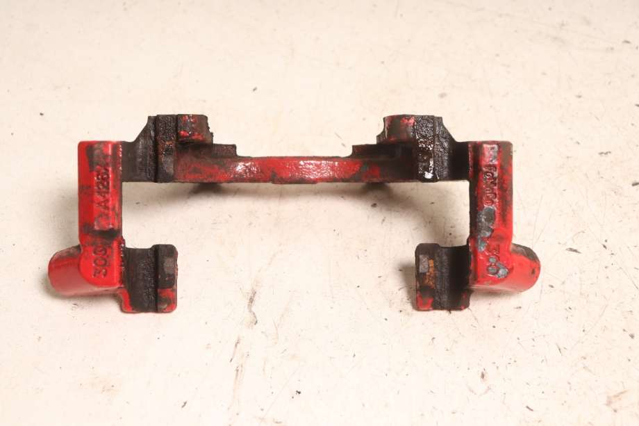 Bremsecaliper brakett til Ford Focus 2011-2014 (Type III, Fase 1) (FORD|1755022|)